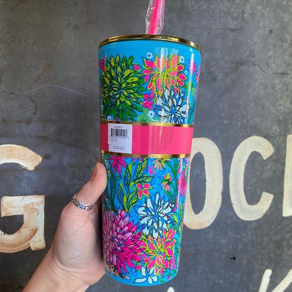 Lilly Pulitzer NWT Walking on Sunshine Pattern 24 Oz Tumbler - Picture 4 of 7
